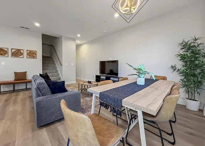 Furnished 4br Townhome Pickleball Court & Garage Apartment *