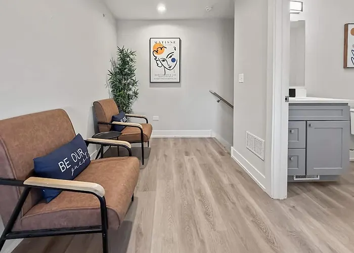 Apartment Furnished 4br Townhome Pickleball Court & Garage