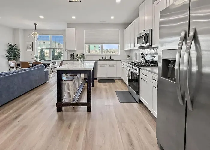 Furnished 4br Townhome Pickleball Court & Garage