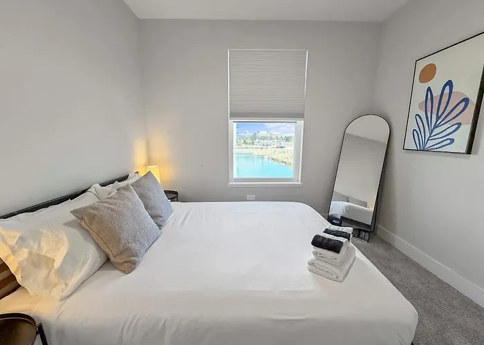 Furnished 4br Townhome Pickleball Court & Garage