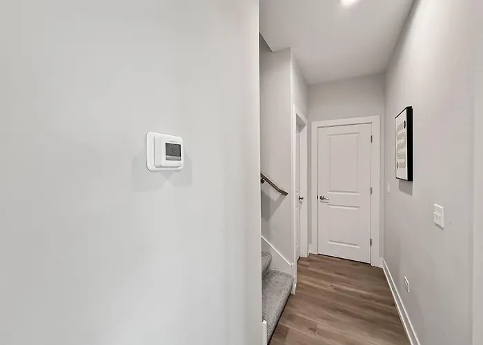 Apartment Furnished 4br Townhome Pickleball Court & Garage *
