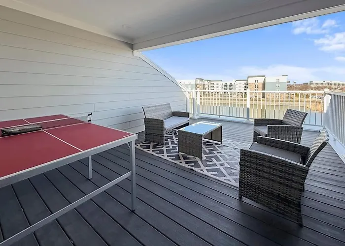 Furnished 4br Townhome Pickleball Court & Garage * Warrenville