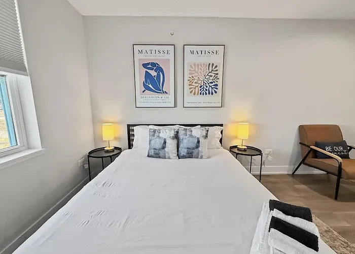 Furnished 4br Townhome Pickleball Court & Garage *