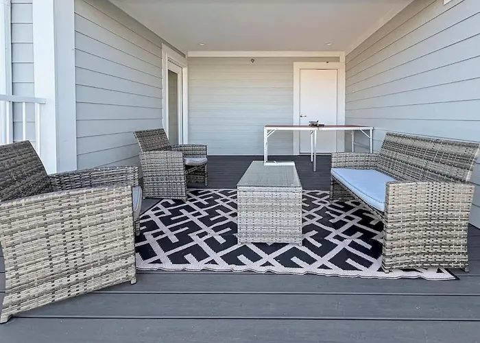 Furnished 4br Townhome Pickleball Court & Garage Warrenville