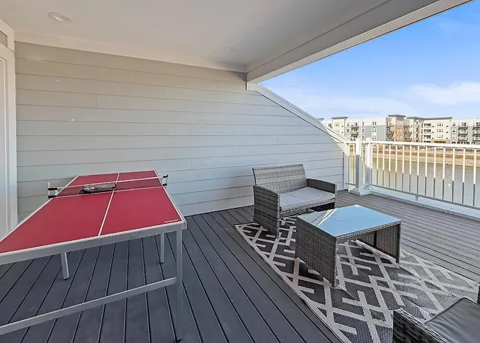 Apartment Furnished 4br Townhome Pickleball Court & Garage